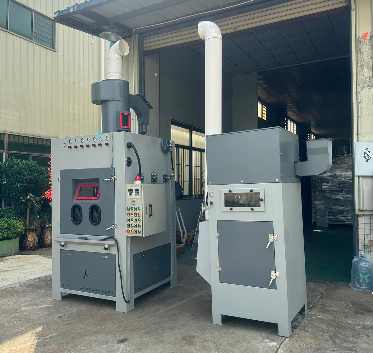 深圳百超噴砂機生產廠家制造的轉盤式自動噴砂機實拍圖片