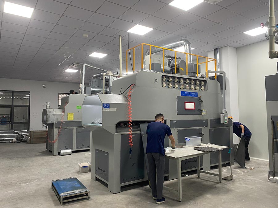 深圳百超機械輸送式自動噴砂機設備